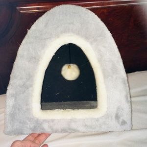 NEW so cute pet house, never used.